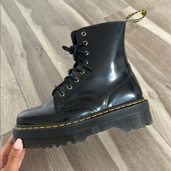 Doc Martens Jadon Platform 8-Eye - Picture 5 of 6